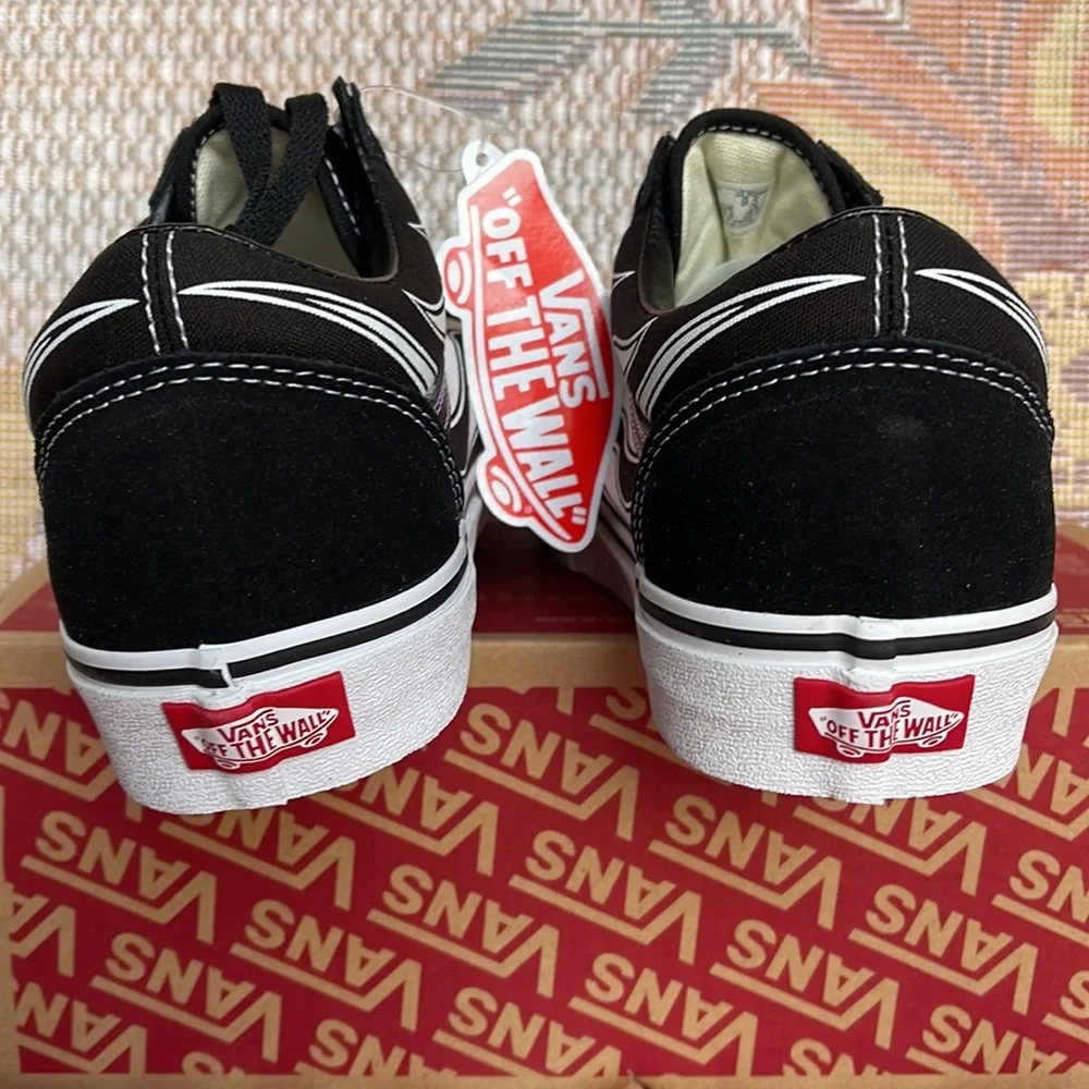 Vans WMNS Old Skool
(Flame) Black/White
VN0A38G1K68
Sneakers - Picture 14 of 16
